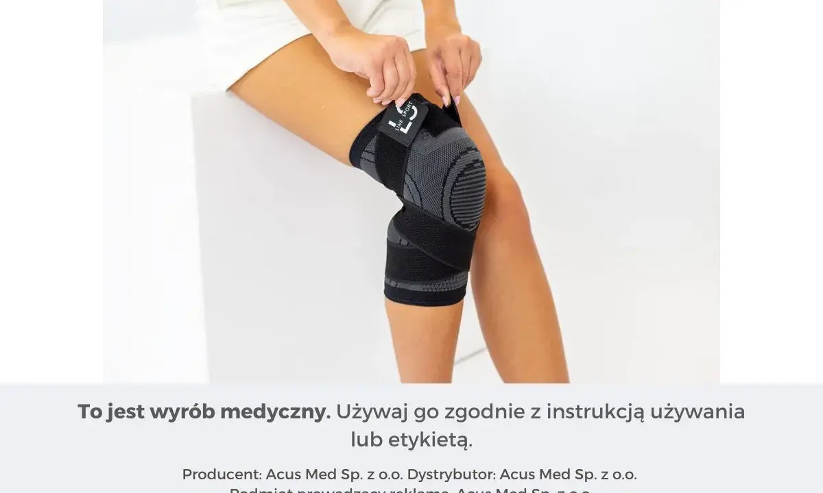 Dłoń dopasowuje ortezy na kolano, zapewniając mu stabilizację.