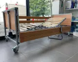 Łóżko rehabilitacyjne z pilotem, idealne do wniosku o pfron dofinansowanie. Wygoda i funkcjonalność dla potrzebujących.