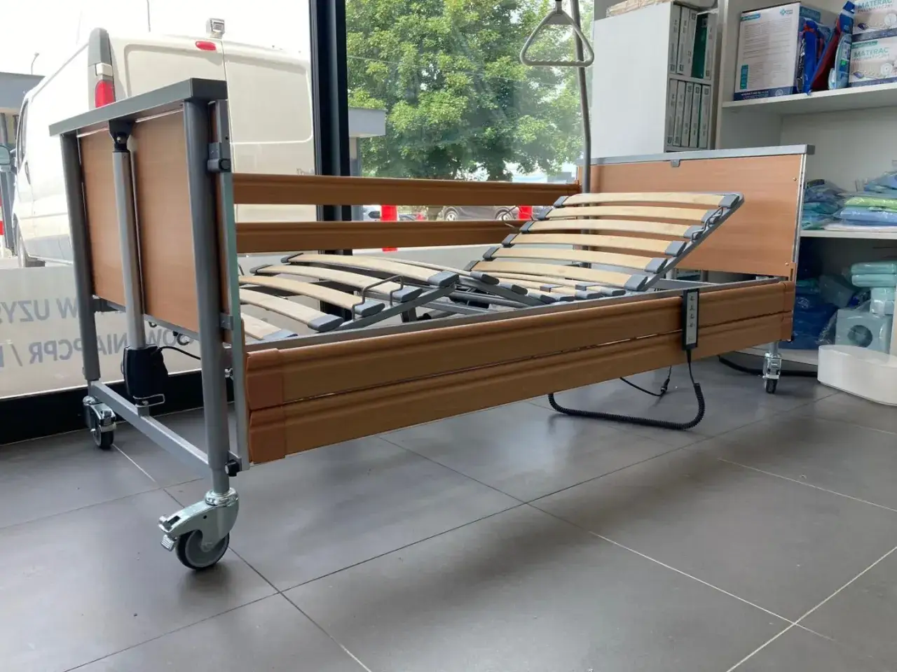 Łóżko rehabilitacyjne z pilotem, idealne do wniosku o dofinansowanie z PFRON.