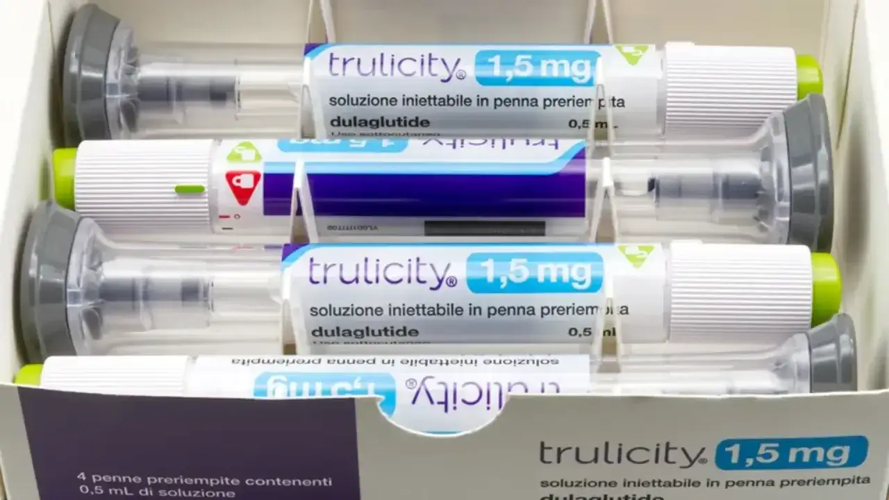 Refundowane leki na cukrzycę nowej generacji: cztery peny Trulicity 1,5 mg z dulaglutydem, gotowe do użycia.