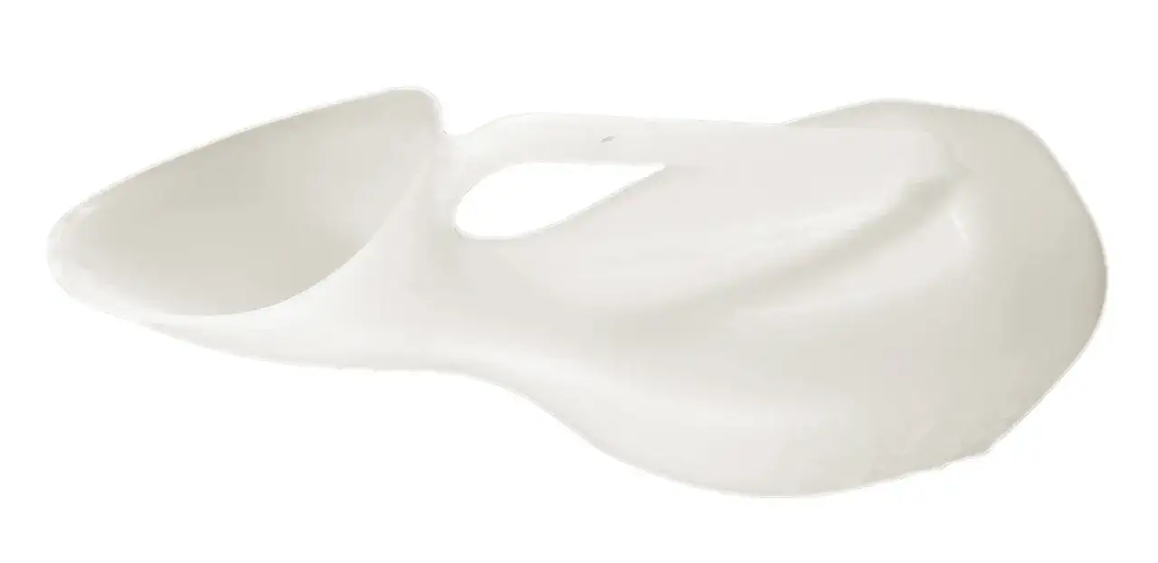 Biała kaczka sanitarna damska, ergonomiczny kształt ułatwia używanie.