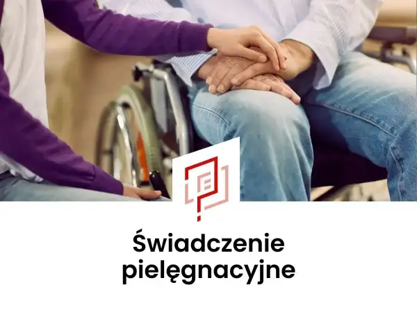 Dłoń młodej osoby obejmuje dłoń starszej osoby siedzącej na wózku inwalidzkim. To symboliczne świadczenie pielęgnacyjne.
